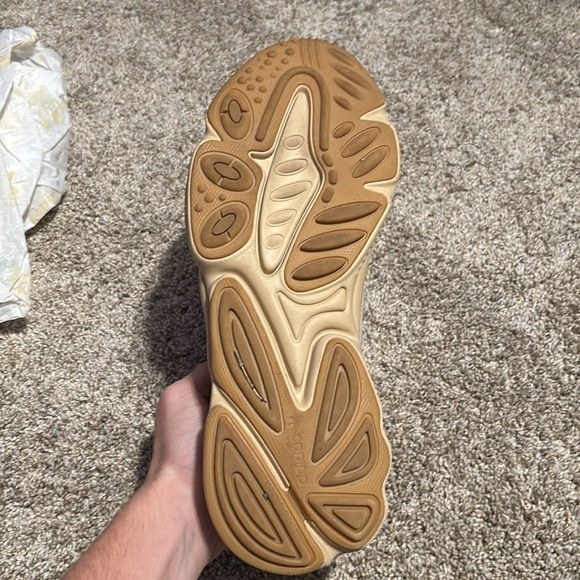 Barely used adidas ozweego - Picture 5 of 14